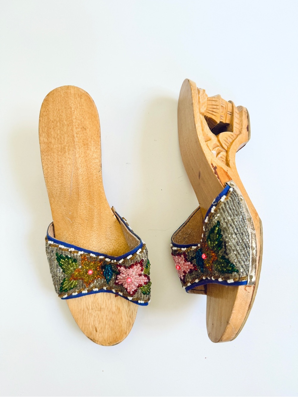 Vintage super cute beaded wooden sandals EUC